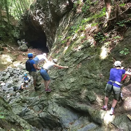 Agriturismo Braccicorti ファームステイ